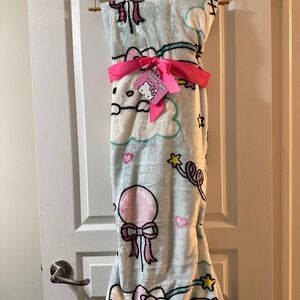 Hello Kitty Balloons Throw. 60”x70” New